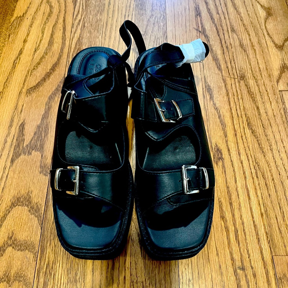 Vegan leather heeled sandals with 2 adjustable silver buckles